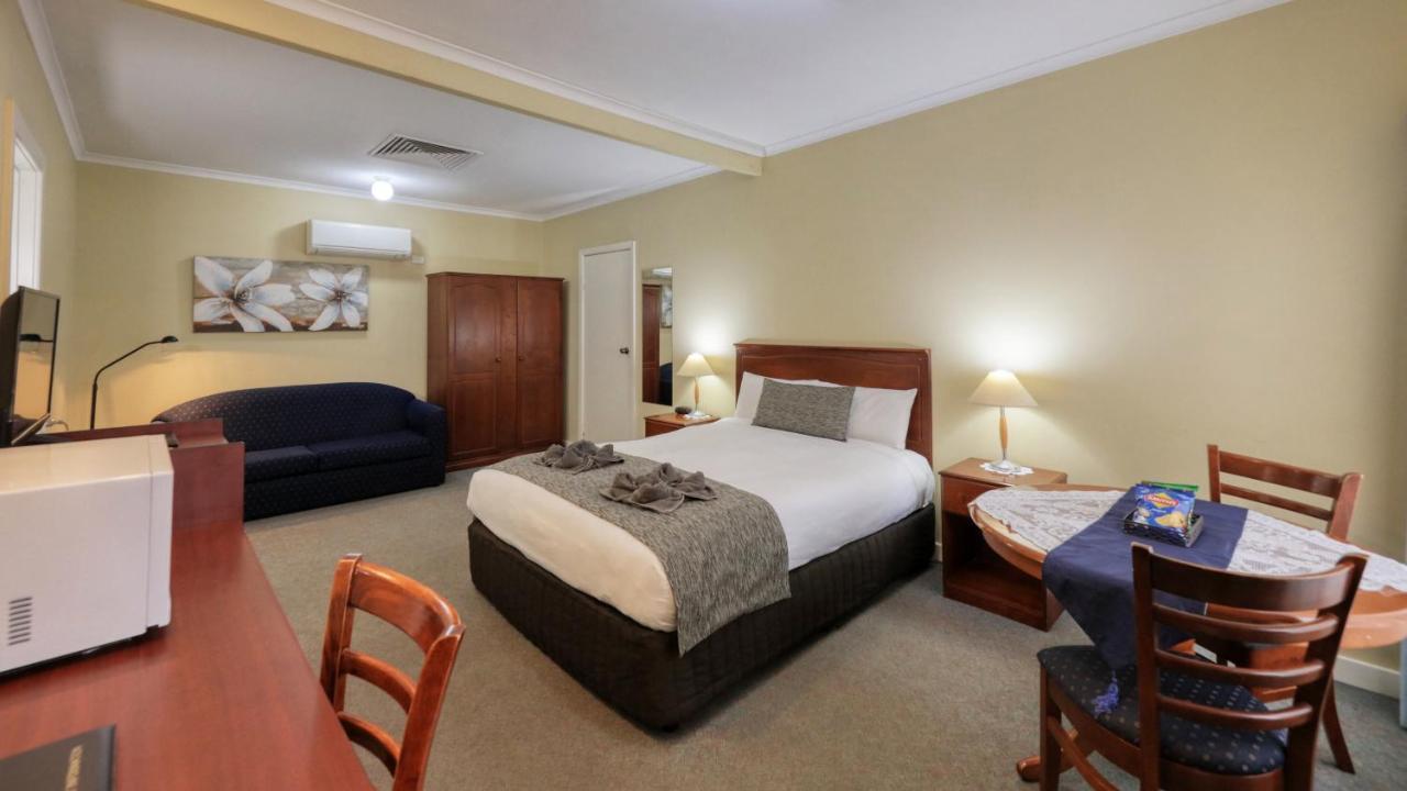 Oasis Motor Inn Брокен-Хилл Экстерьер фото